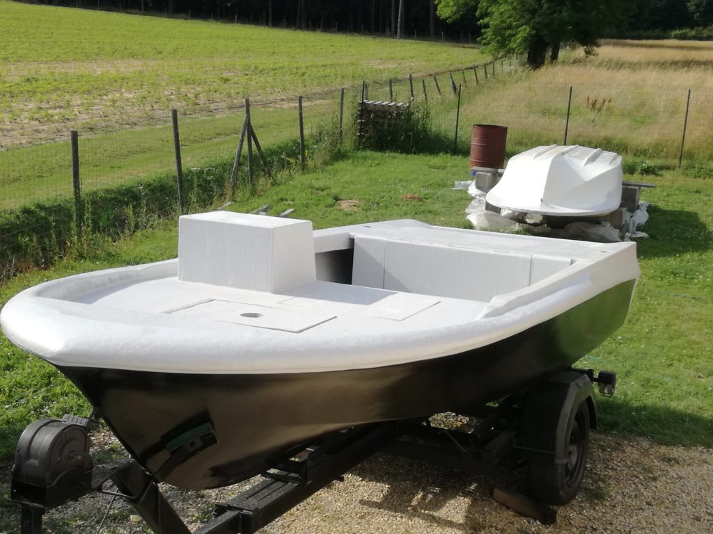 Réparation d'une coque de petit bateau